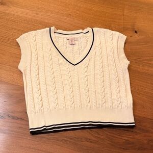 Sincerely Jules white and black cable knit V-neck vest. Size large.